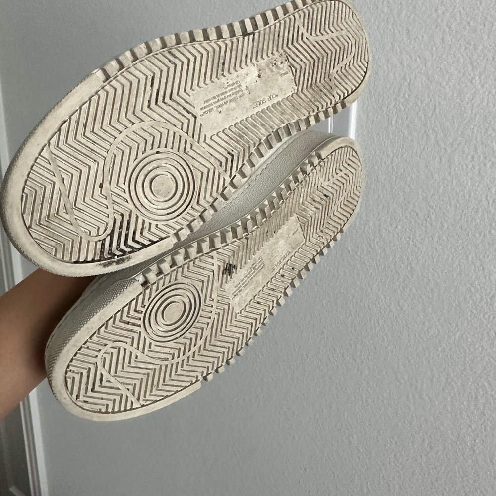 Shoe - Picture 7 of 8